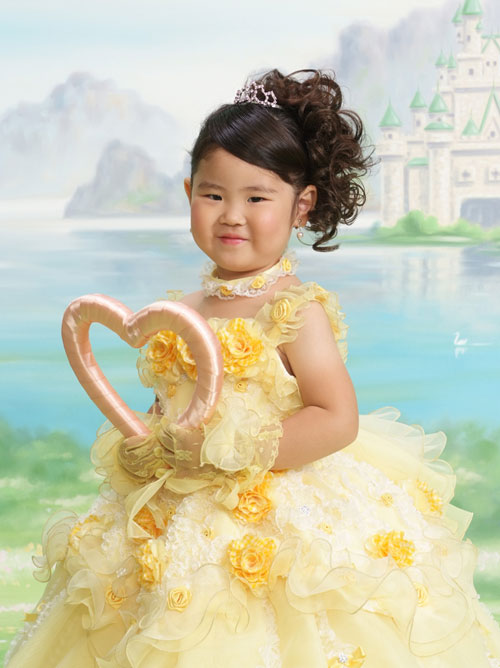 七五三の三歳のお祝い ドレス フォトスタジオ シンデレラ 埼玉県杉戸町の衣装レンタル 写真館