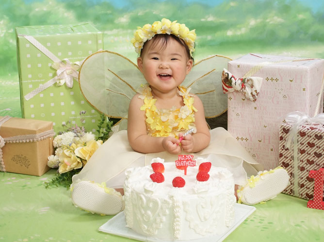 1歳の誕生日を迎えました フォトスタジオ シンデレラ 埼玉県杉戸町の衣装レンタル 写真館