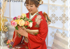 赤地の振袖とｶﾁｭｰｼｬの可愛いお嬢様