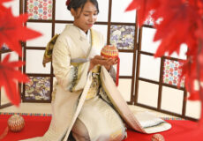 成人振袖 白地ゴールド&シルバー&ブラック 成人振袖 白地ゴールド&シルバー&ブラック