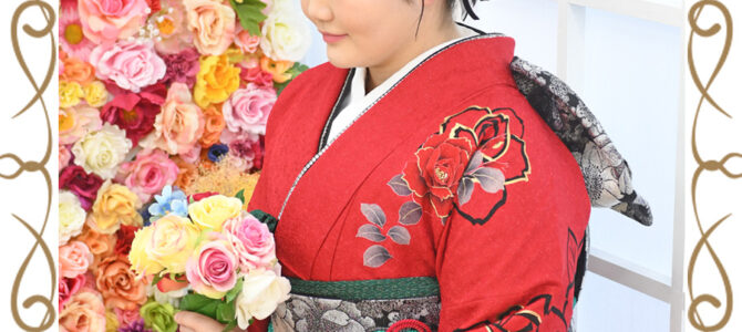 🌹赤地に個性的なデザインのバラを🌹